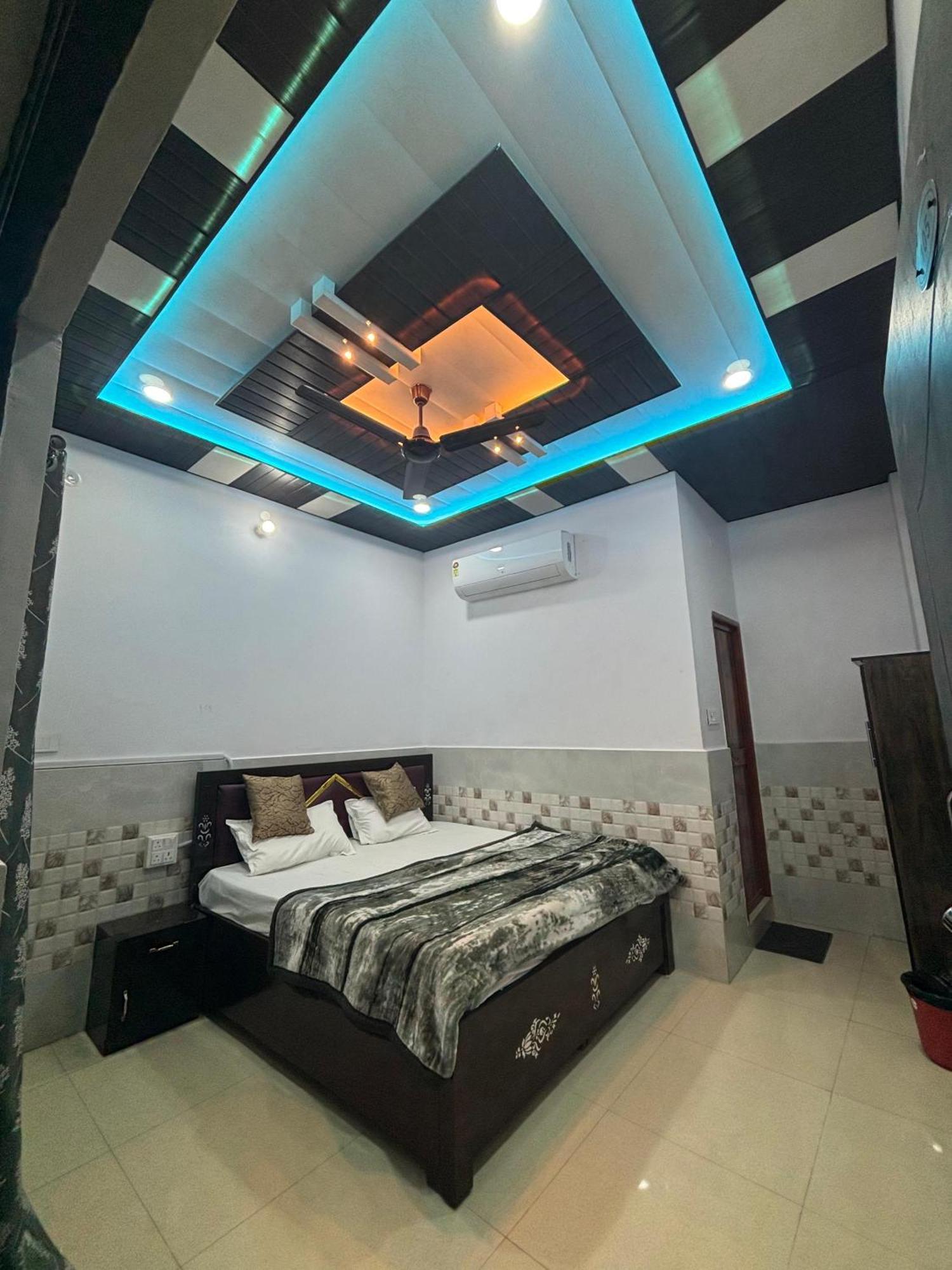 Rudra Inn Ayodhya Buitenkant foto